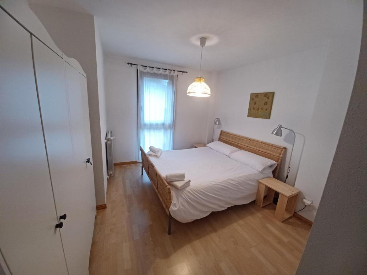 En El Pleno Centro De Biescas Con Garaje, Ascensor Y Wifi Apartment Ngoại thất bức ảnh