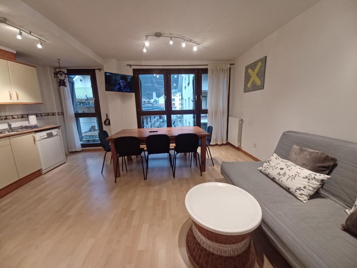 En El Pleno Centro De Biescas Con Garaje, Ascensor Y Wifi Apartment Ngoại thất bức ảnh